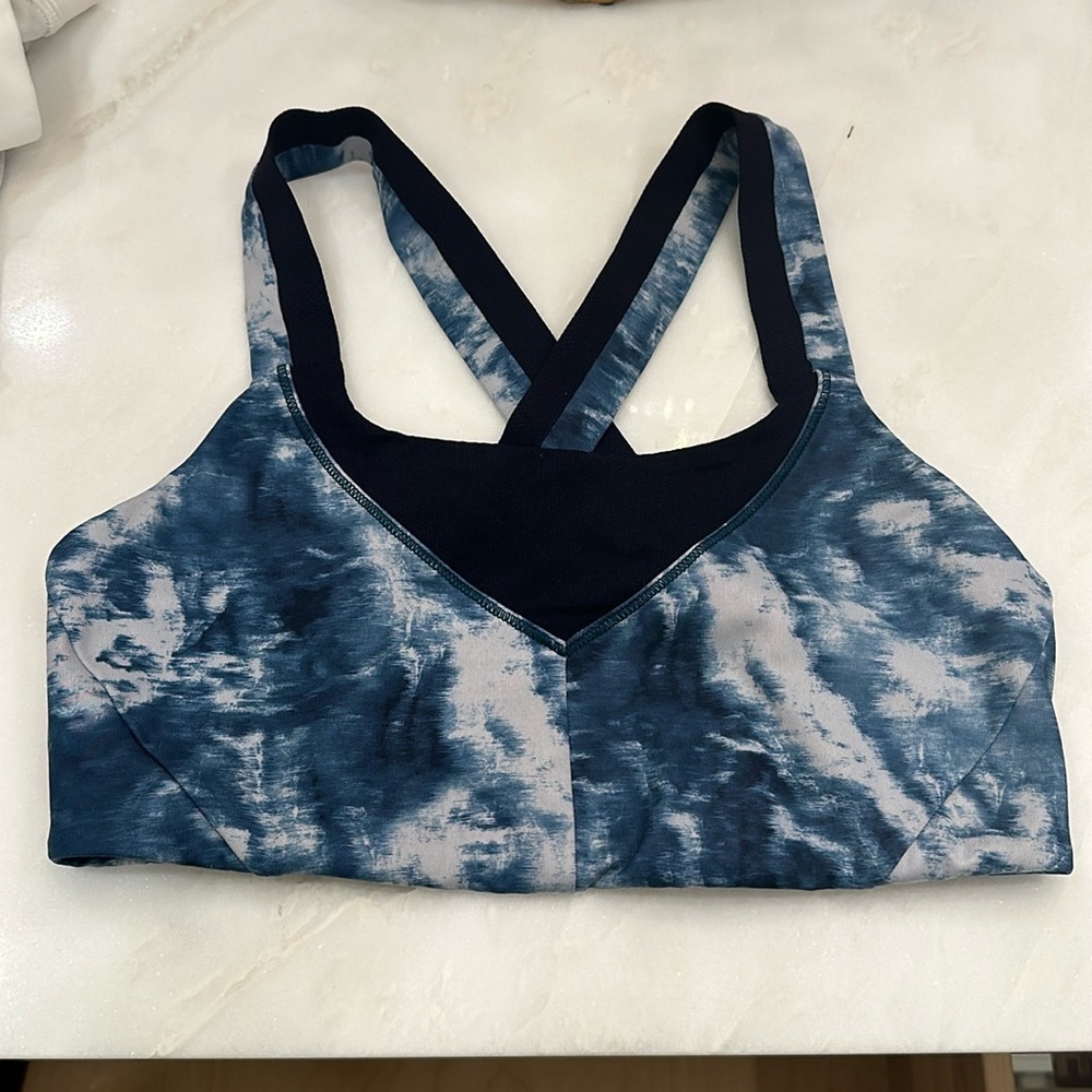 Lululemon Sports Bra Size 6 navy pattern